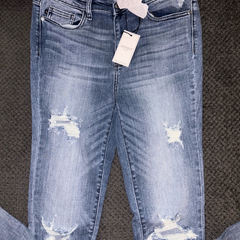 *BNWT* Judy Blue High Rise Skinny destructed jeans - medium wash - Size 13/31